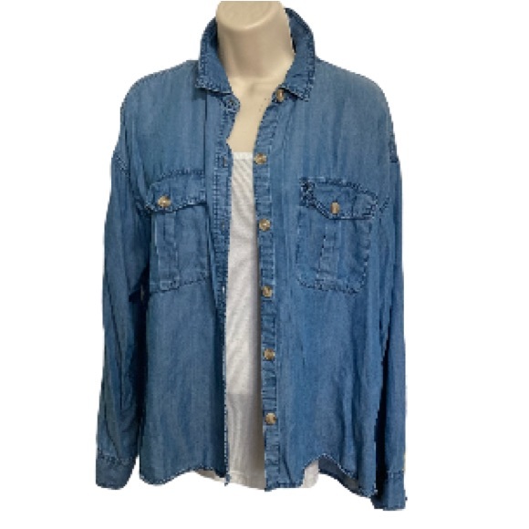 SO Chambray Denim Boyfriend Tshirt Long Sleeves Front Pockets Womens Medium - Picture 1 of 13